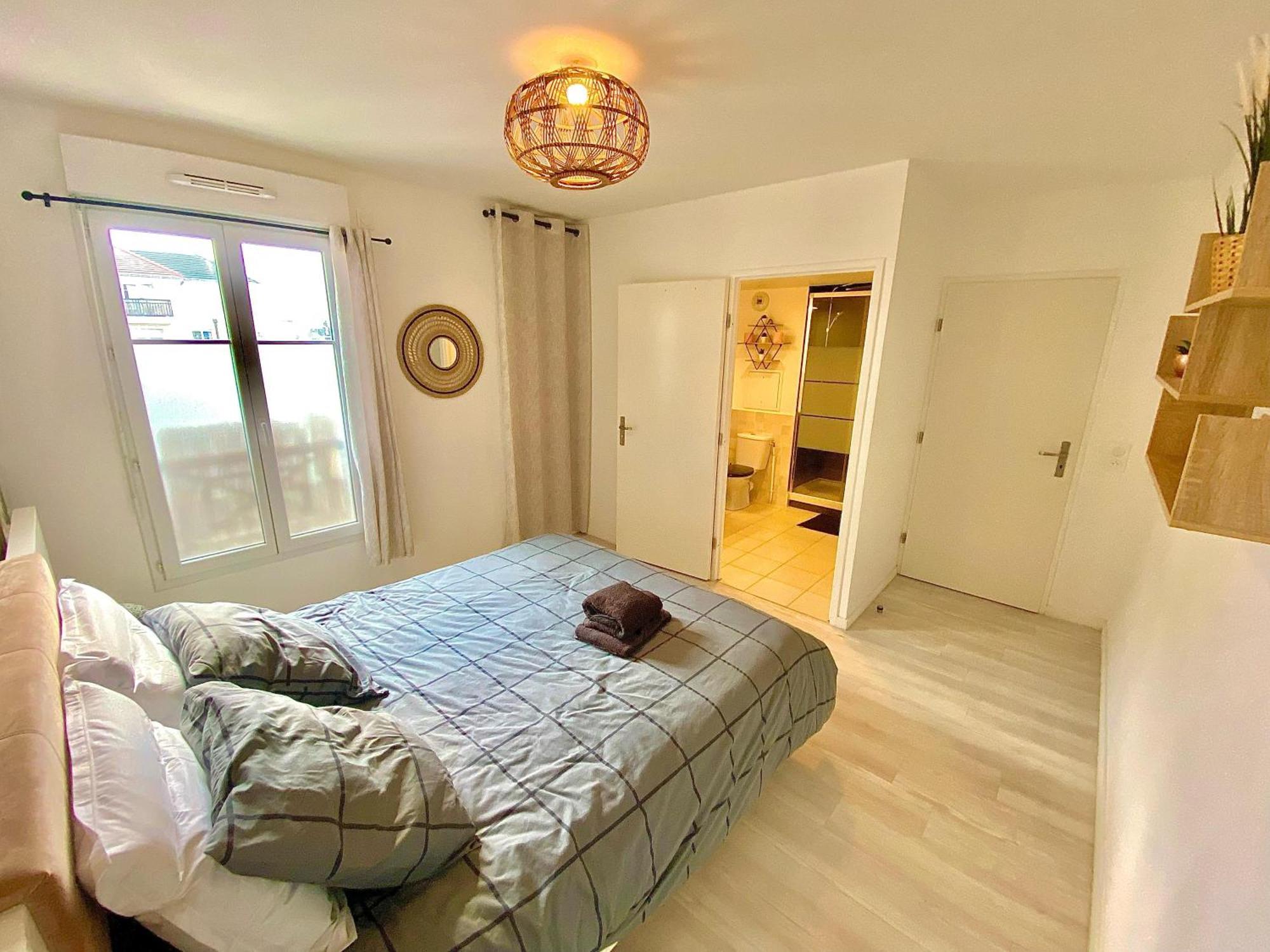 Apartamento Le Prestige Terrasse-Cocon Familial Cosy, Billard & Jacuzzi Avec Vue Sur Paris Le Blanc-Mesnil Exterior foto